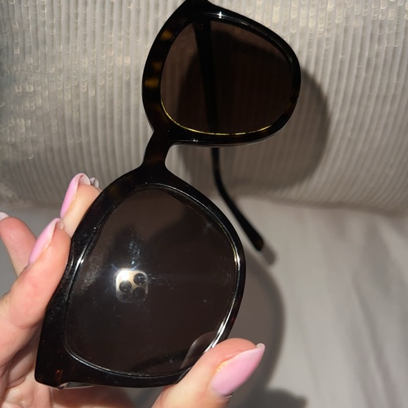 Like-New Prada Sunglasses 🕶️ - Picture 6 of 6